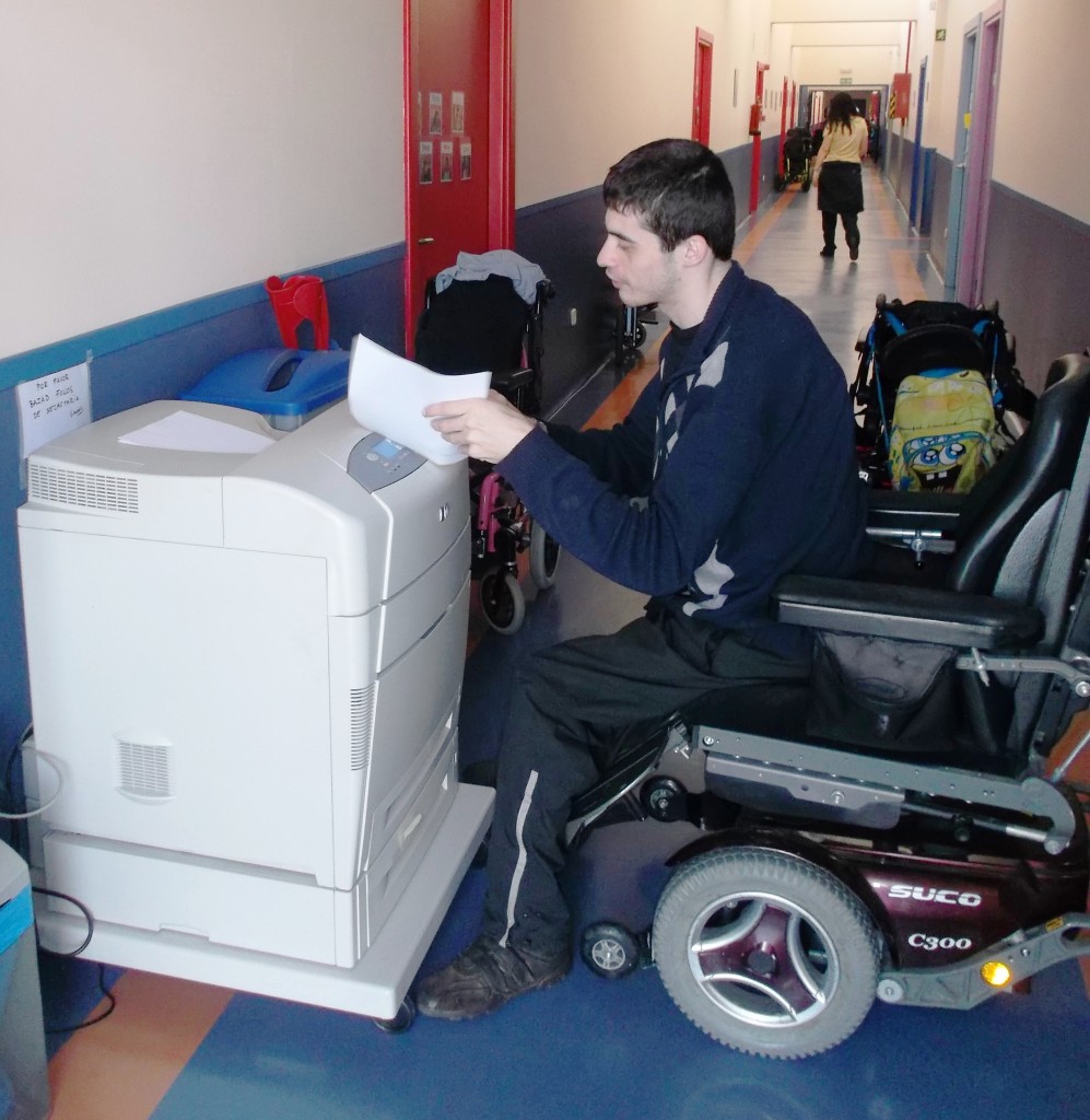 Impresora donada a un centro de personas con discapacidad