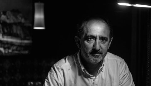 «La sociedad se está organizando al margen de los políticos»