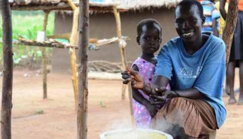 Refugiados que ayudan a refugiados