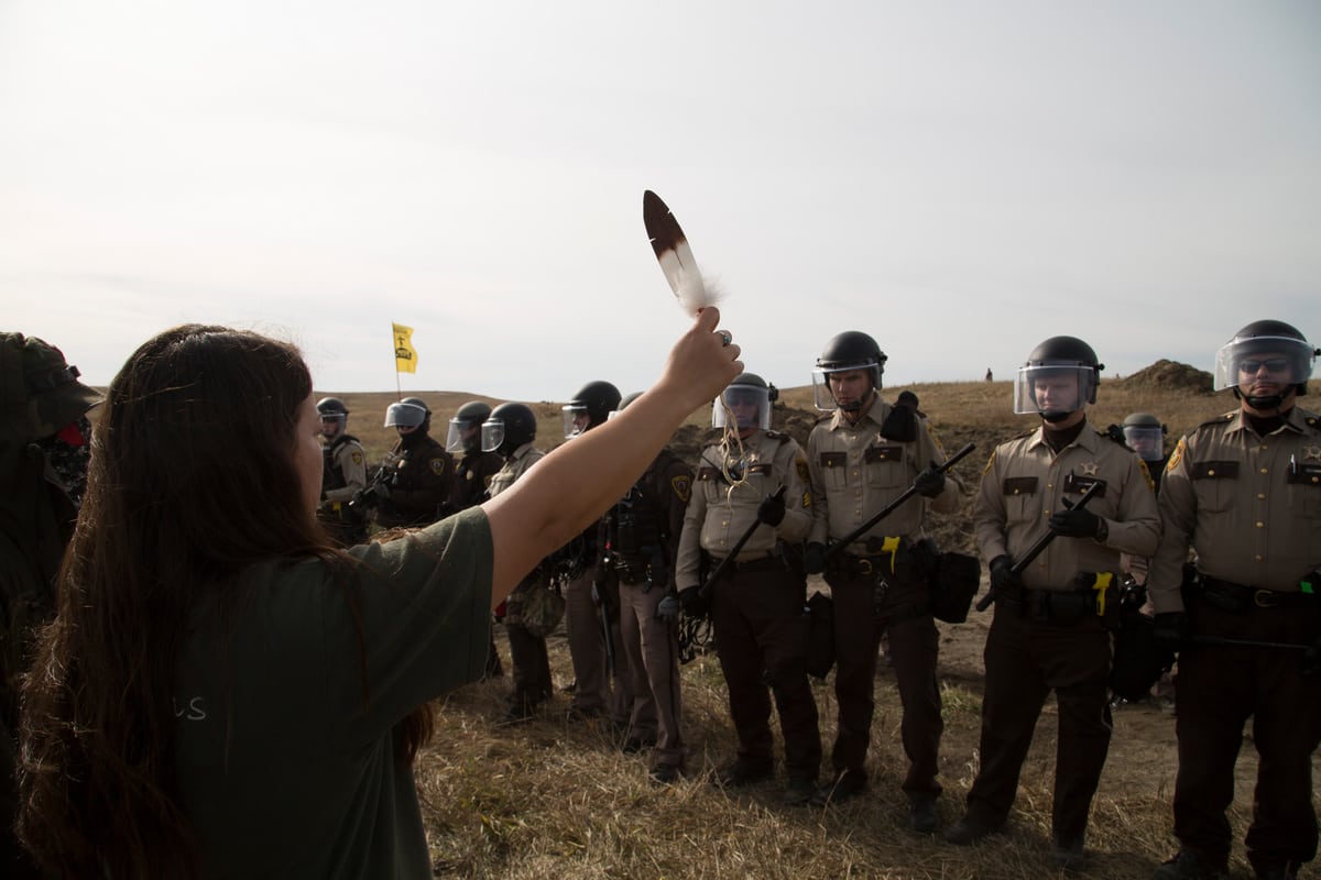 Protesta en el oleoducto de Standing Rock en Dakota, Estados Unidos (2016) | © Richard Bluecloud Castaneda / Greenpeace