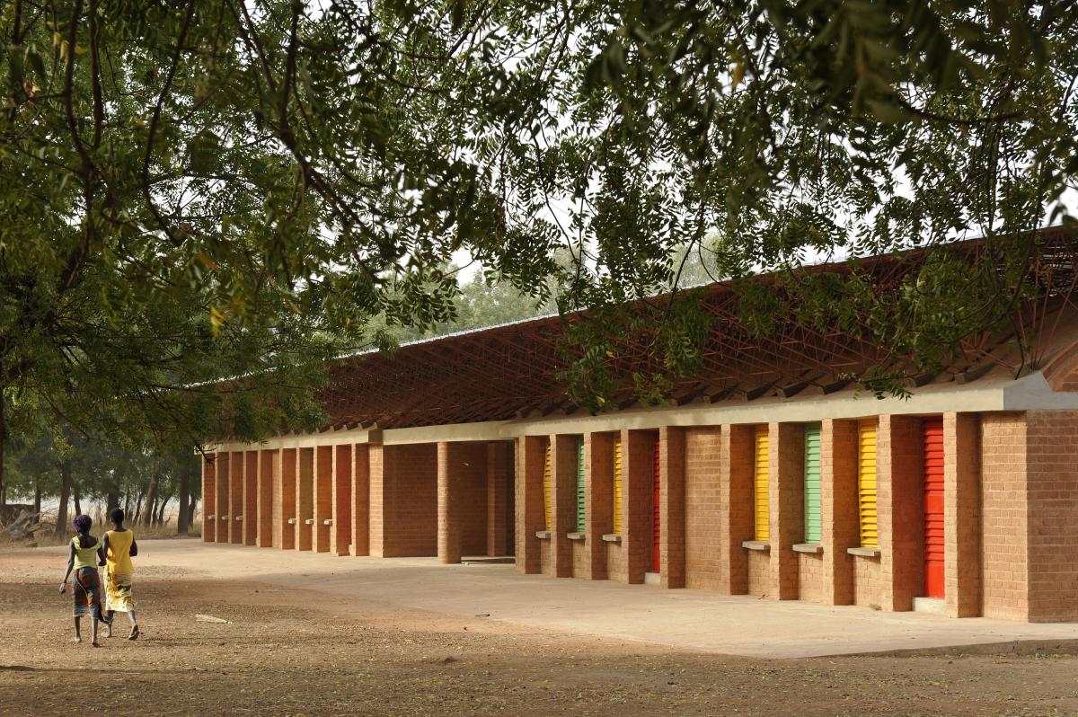Ampliación de la escuela primaria, Gando, Burkina Faso (2006-2008) || © Erik-Jan Ouwerkerk