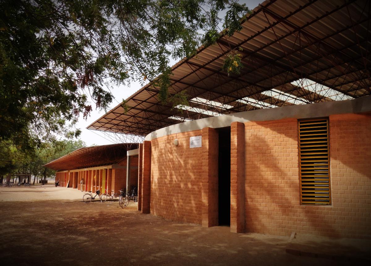 Biblioteca escolar, Gando, Burkina Faso (2010-en curso) || © Francis Kéré