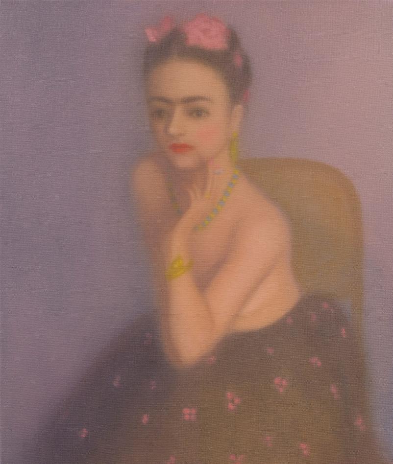 Frida fumando en rosa || © Chechu Álvarez
