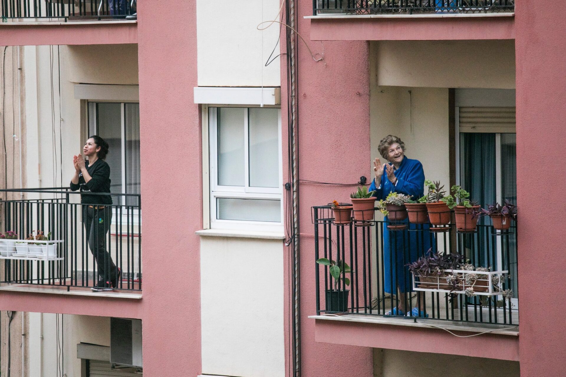 Los confinamientos evitaron tres millones de muertes en Europa, 450.000 de ellas en España