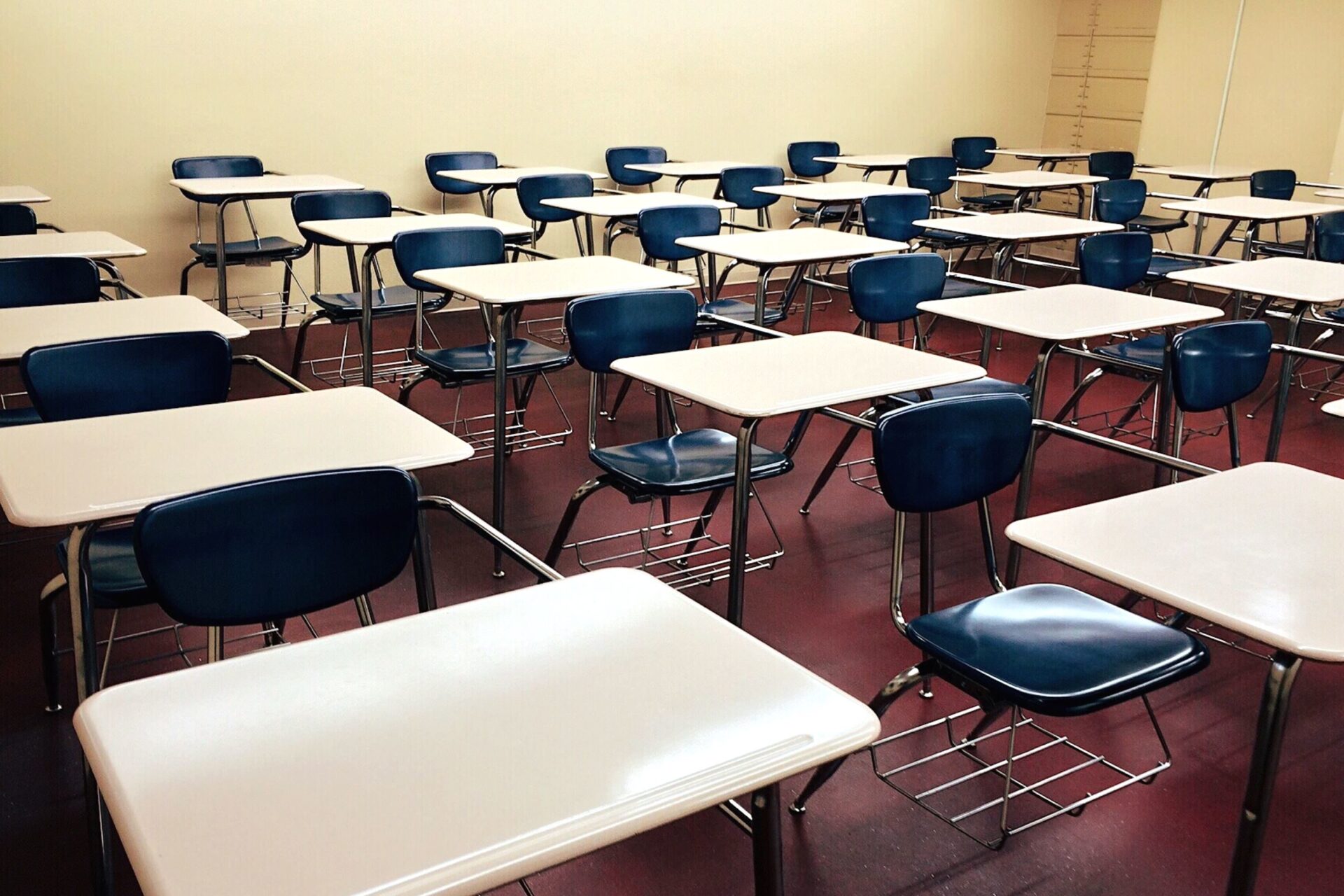 Doce dificultades prácticas para abrir las aulas