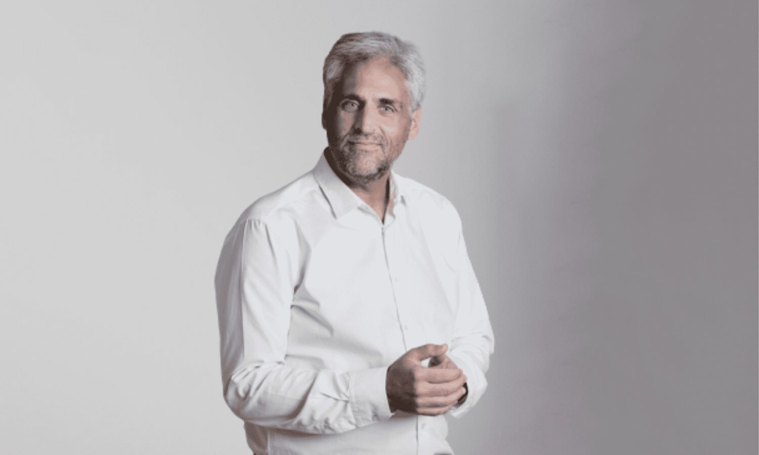 «No se puede construir un líder basado en la nada»