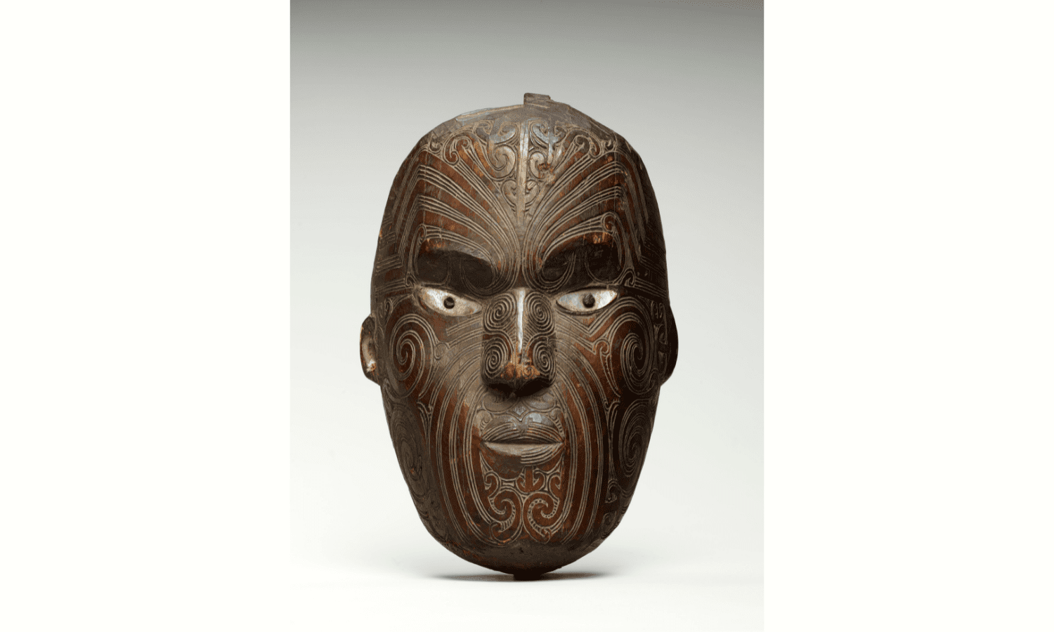 Máscara de frontón 'koruru' o 'parata'