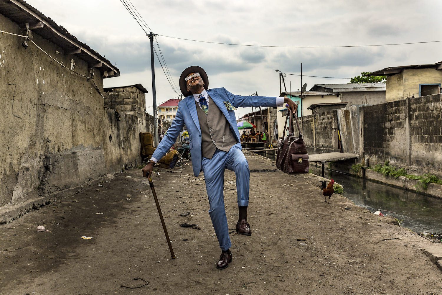 Elie Fontaine Nsassoni, dueña de un taxi y 'sapeur' desde hace 35 años. Brazzaville, 2017. | © Tariq Zaidi