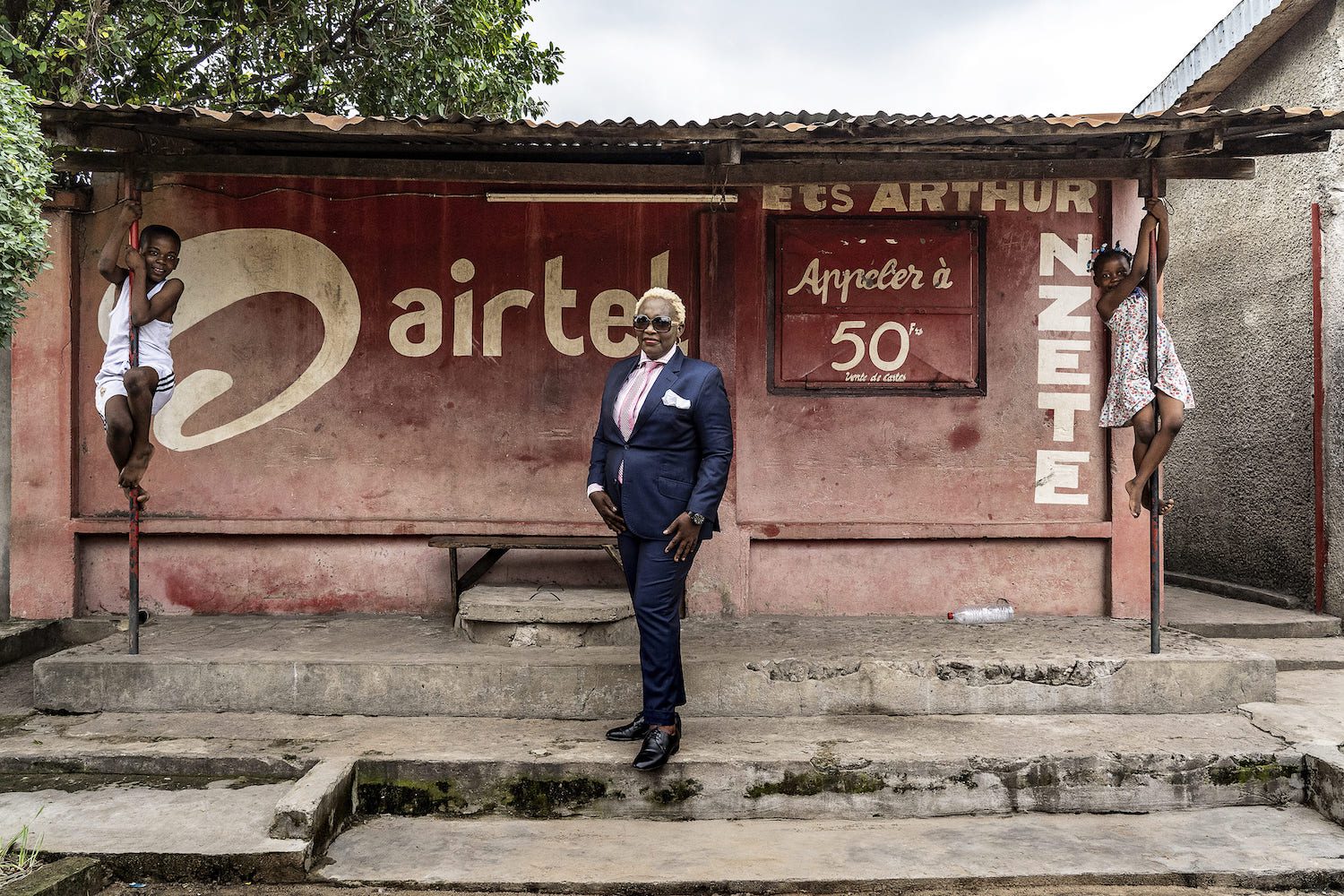 Ella Kiadi, empresaria de 44 años y 'sapeuse' desde hace 8. Brazzaville, 2019. | © Tariq Zaidi