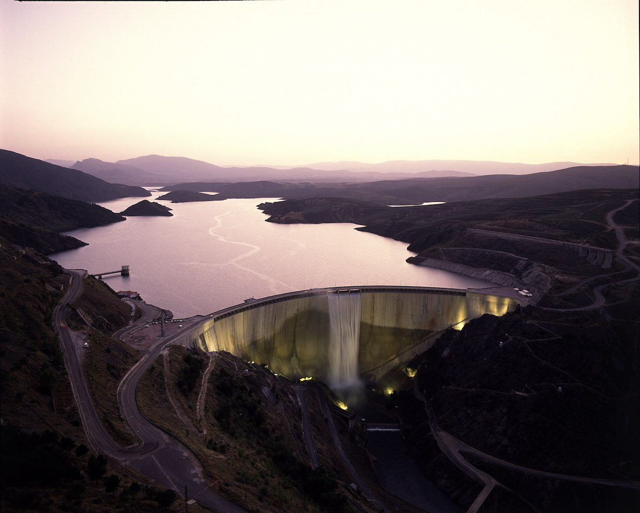 Vista aérea de la presa El Atazar