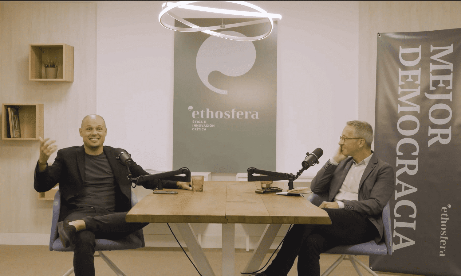 El diálogo entre un filósofo y un experto en IA: «La IA no es inteligencia sino eficiencia»