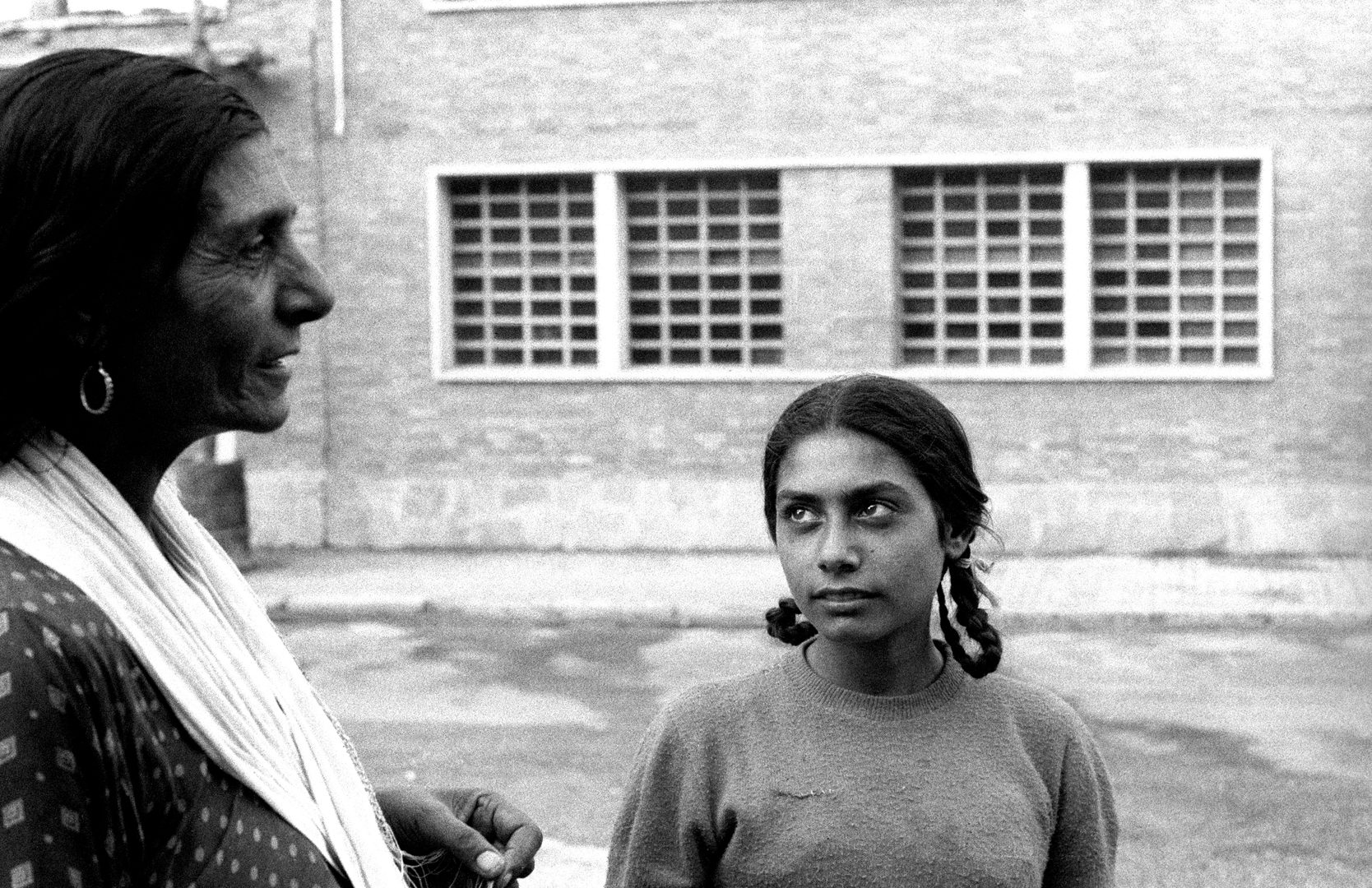 Abuela y nieta. Barcelona, 1976