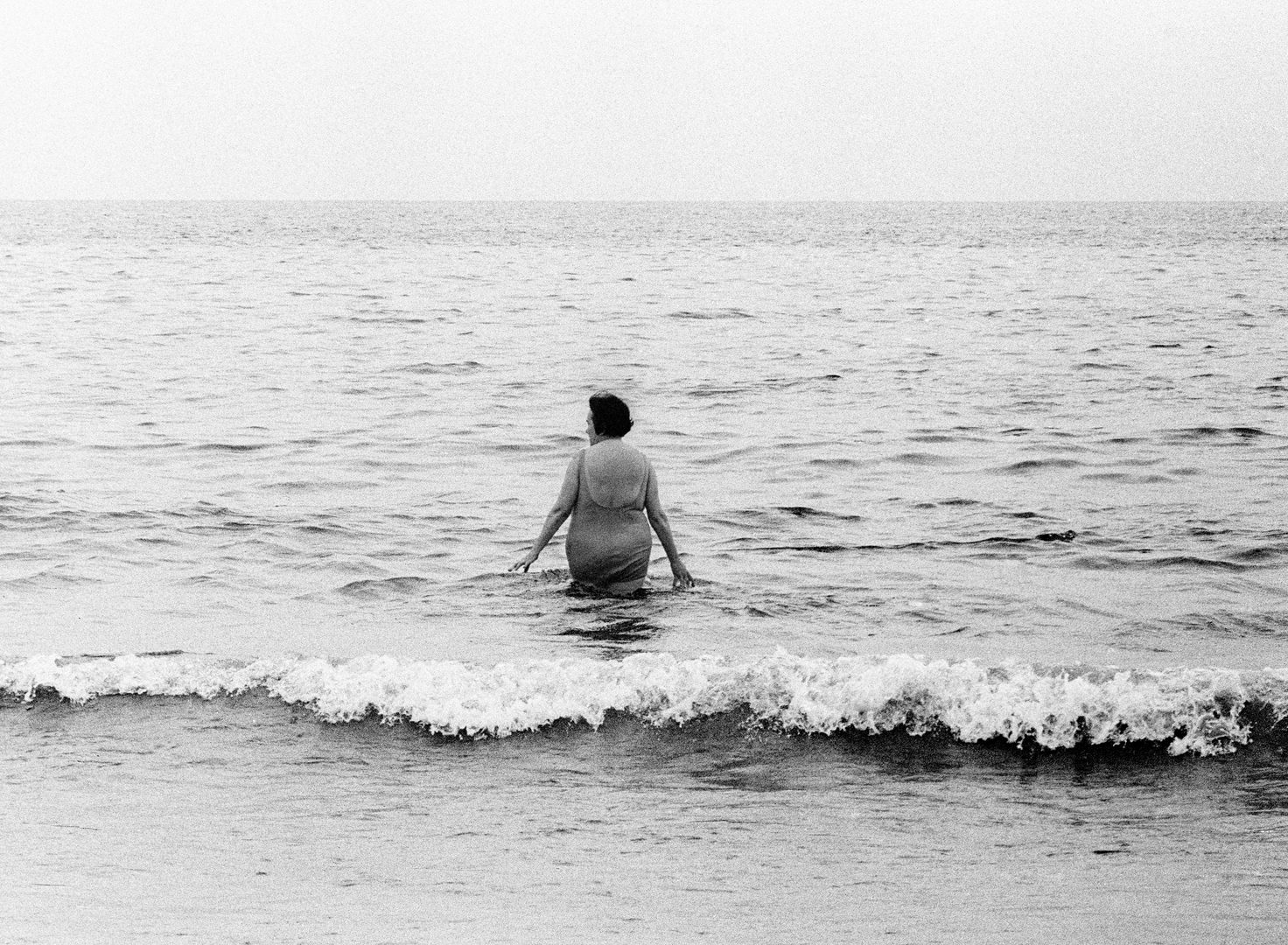 Entrando al mar. Sitges, 1966