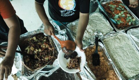 Qué es World Central Kitchen, la ONG que ha sufrido un ataque mortal en Gaza