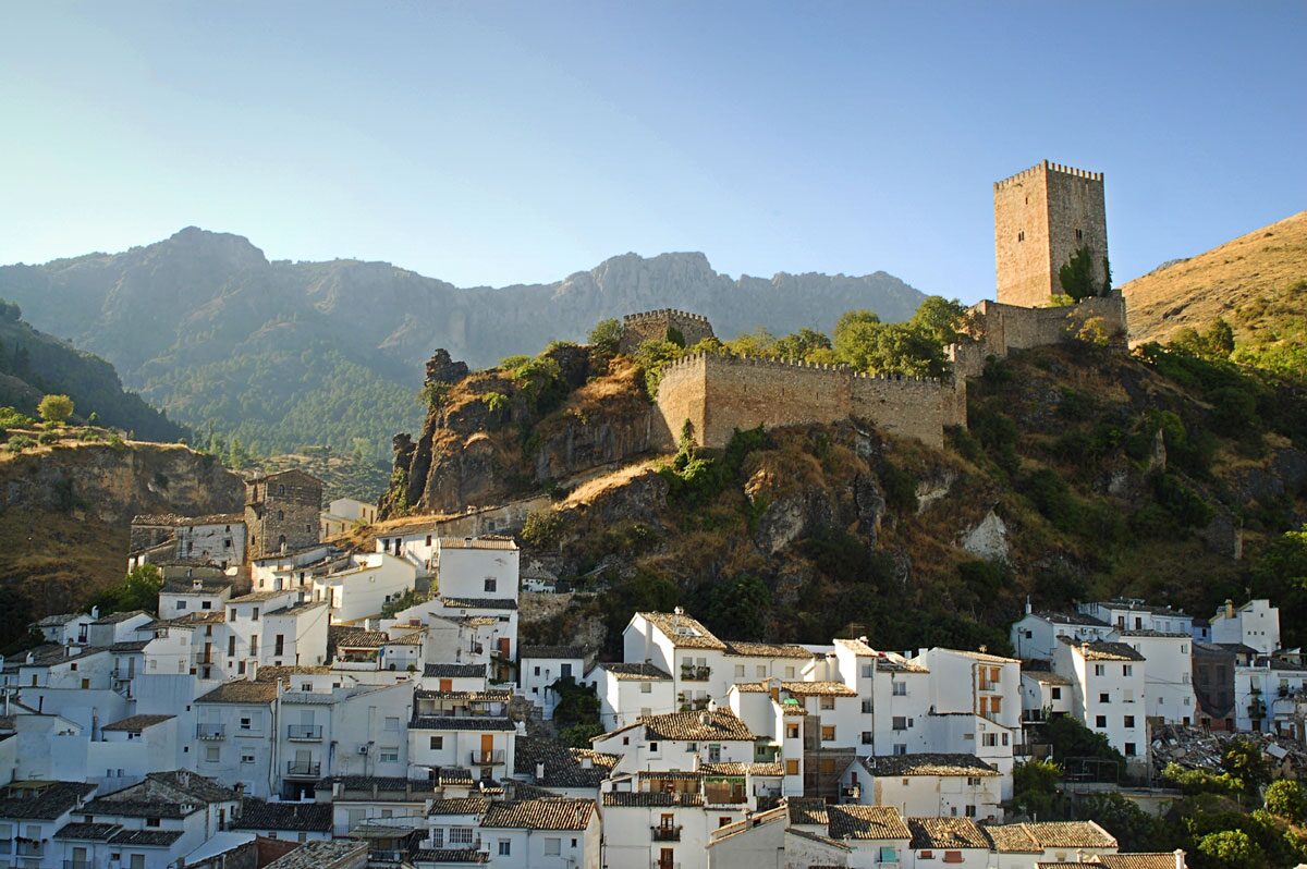 Viajar fuera del circuito: cómo el alquiler turístico impulsa el comercio de los pueblos