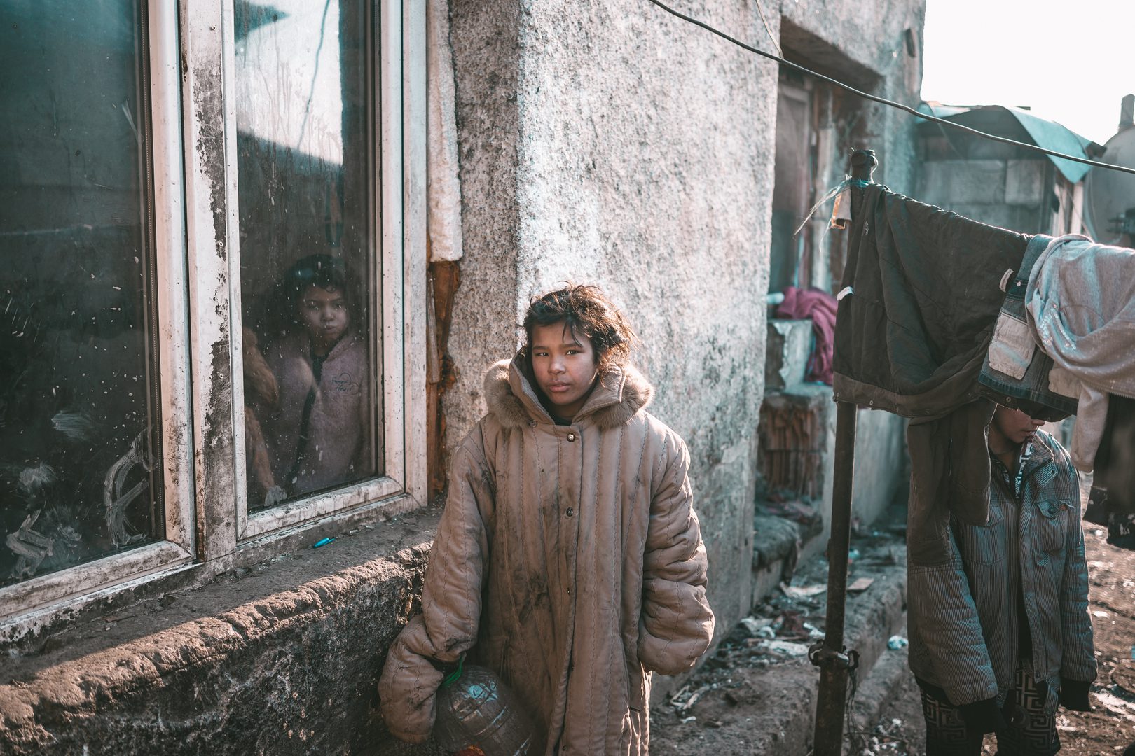 Una princesa romaní en unos de los barrios romaníes más abandonados y de peor reputación de Eslovaquia, en Svinia