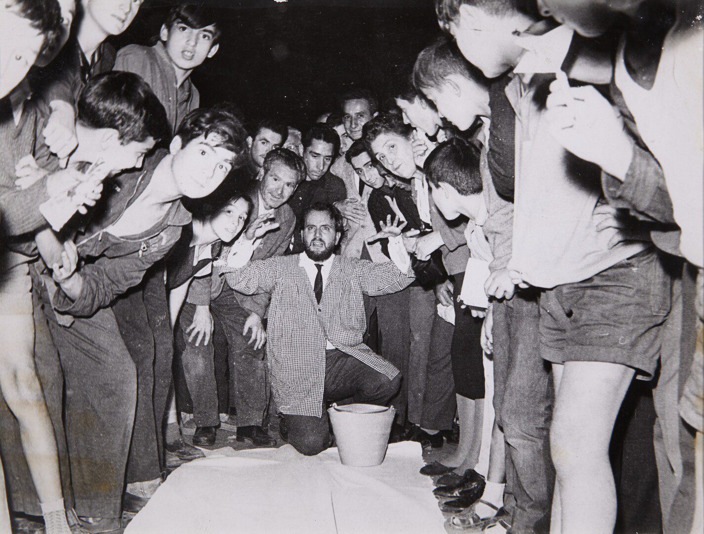 Momento vivo-dito de Alberto Greco en Lavapiés, 18 de octubre de 1963.