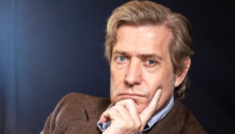 «La dignidad es aquello que compensa el peso de vivir»