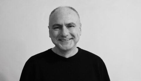 «En la burla nos encontramos con una risa triste»