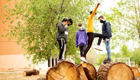 Cuando el arte entra en la escuela, las aulas respiran: una práctica de convivencia y futuro común