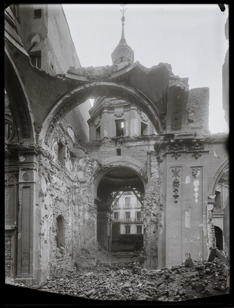 Iglesia de San Sebastián después del bombardeo. 1936-1939
